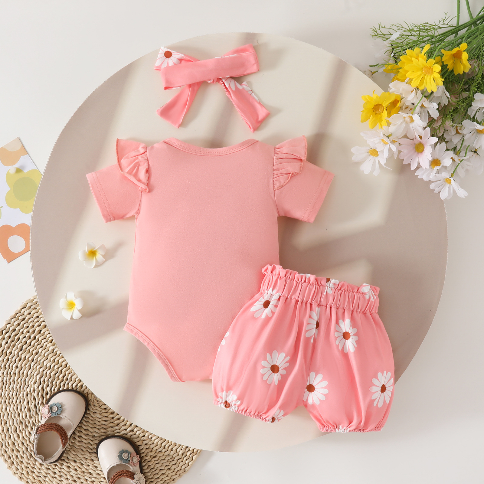 2pcs Baby Girl Flower Bodysuit and Short Pant Set with Hairband