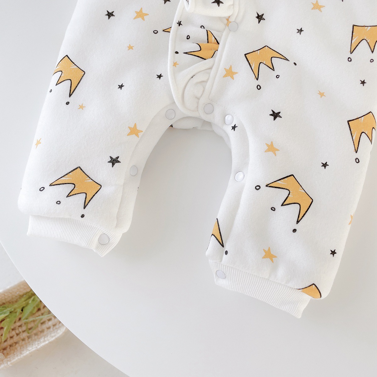 Baby Girl Allover Little Crown and Star Pattern Thicken Long Sleeve Hooded Romper-kissminis