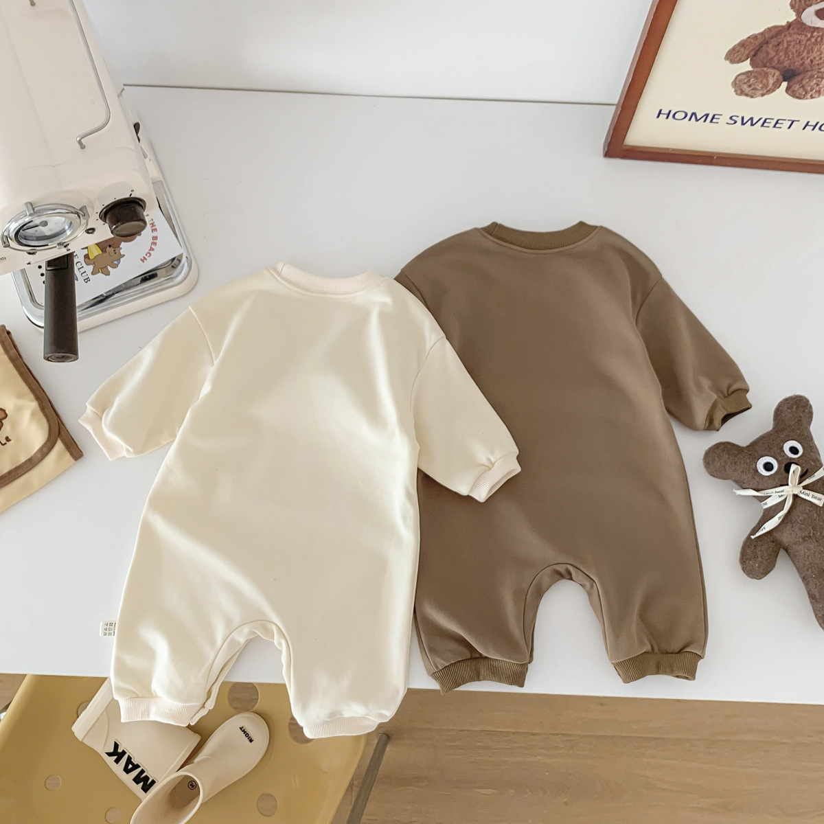 Baby Boy/Girl Cartoon Bear Graphic Solid Color Pocket Long Sleeve Romper-kissminis