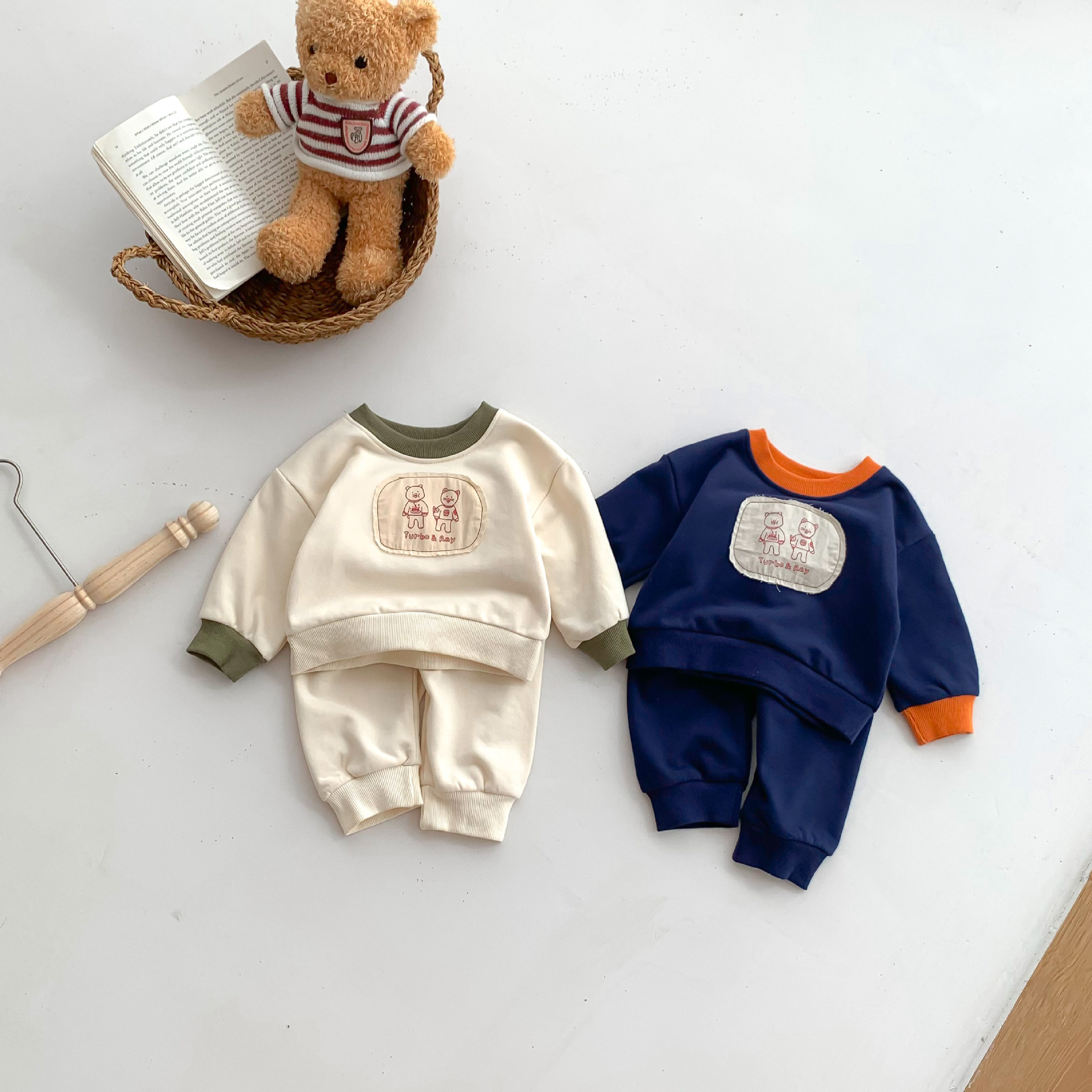 2pcs Baby Boy/Girl Bear Graphic Long Sleeve Sweatshirt with Pants Set-kissminis