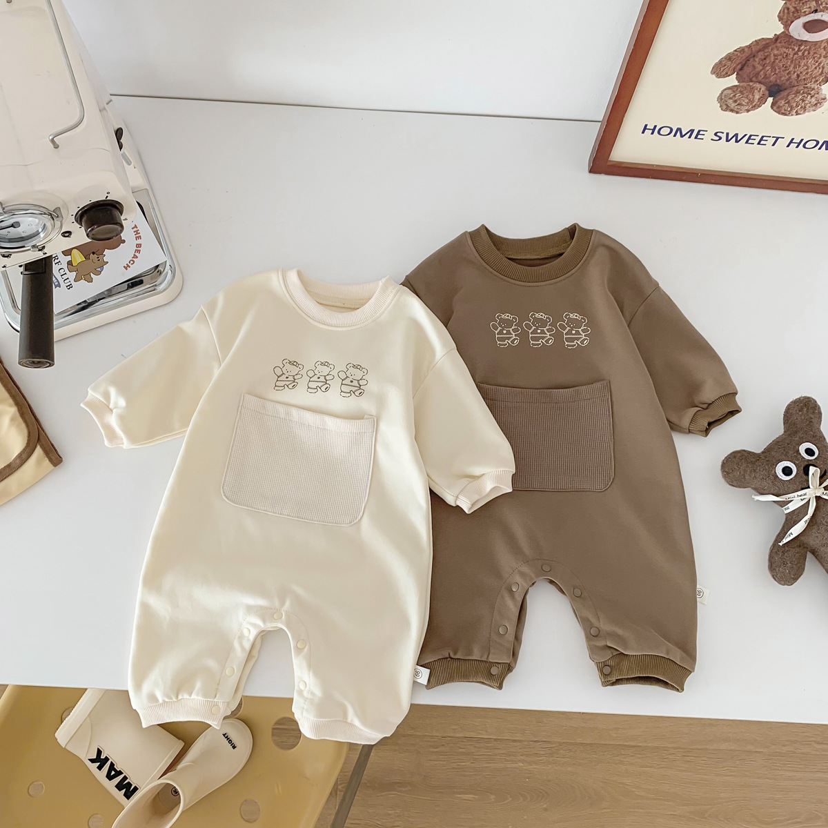 Baby Boy/Girl Cartoon Bear Graphic Solid Color Pocket Long Sleeve Romper-kissminis