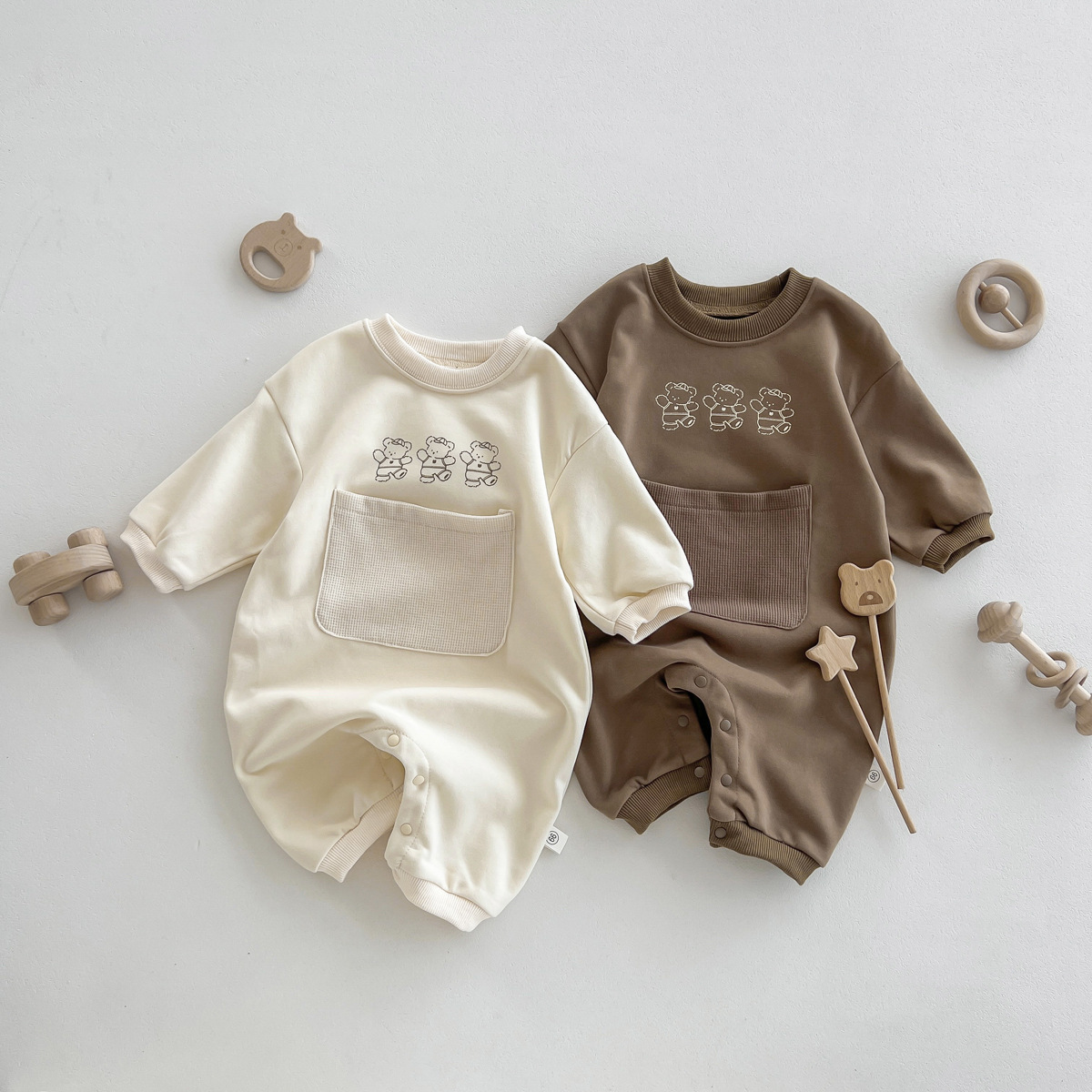 Baby Boy/Girl Cartoon Bear Graphic Solid Color Pocket Long Sleeve Romper-kissminis