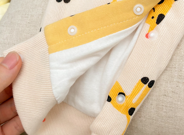 Baby Boy/Girl Allover Cute Giraffes Pattern Fake Two Pieces Long Sleeve Romper-kissminis