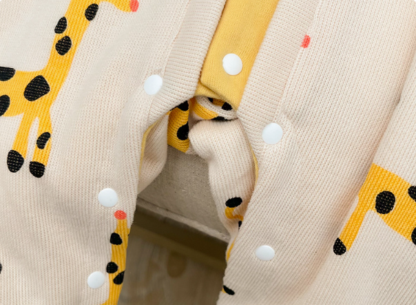 Baby Boy/Girl Allover Cute Giraffes Pattern Fake Two Pieces Long Sleeve Romper-kissminis