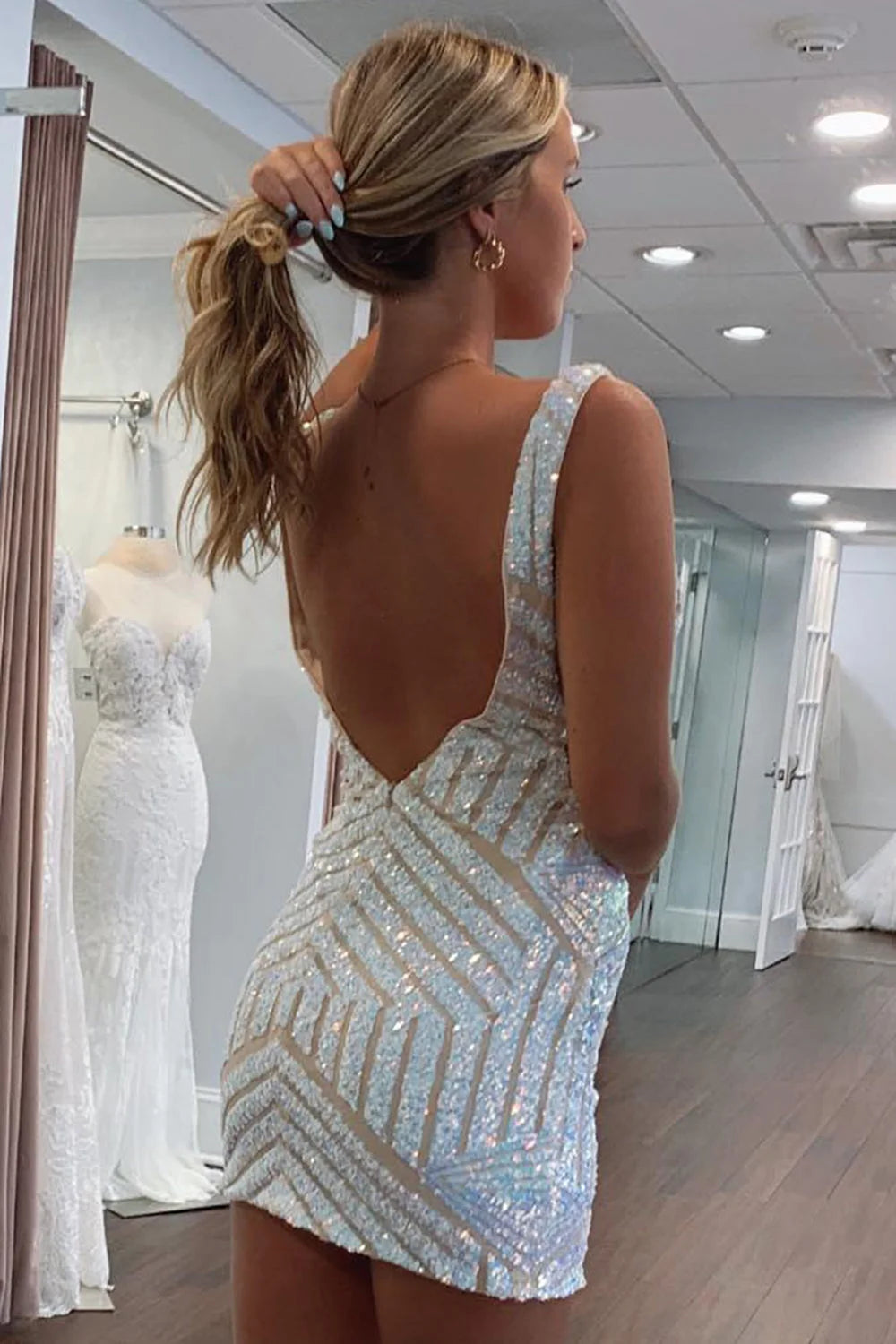 Sexy V-Neck Sequins Sleeveless Short Glitter Homecoming Dress