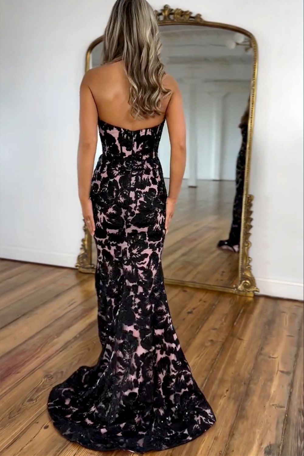 Gorgeous Black Mermaid Sweetheart Long Prom Dress with Appliques and Slit