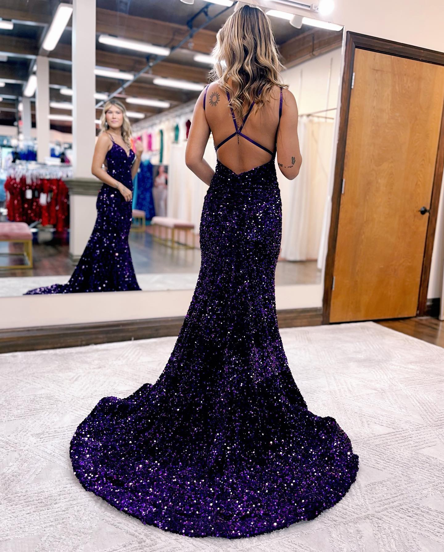Gorgeous Mermaid V-Neck Court Train Sequined Prom Dress