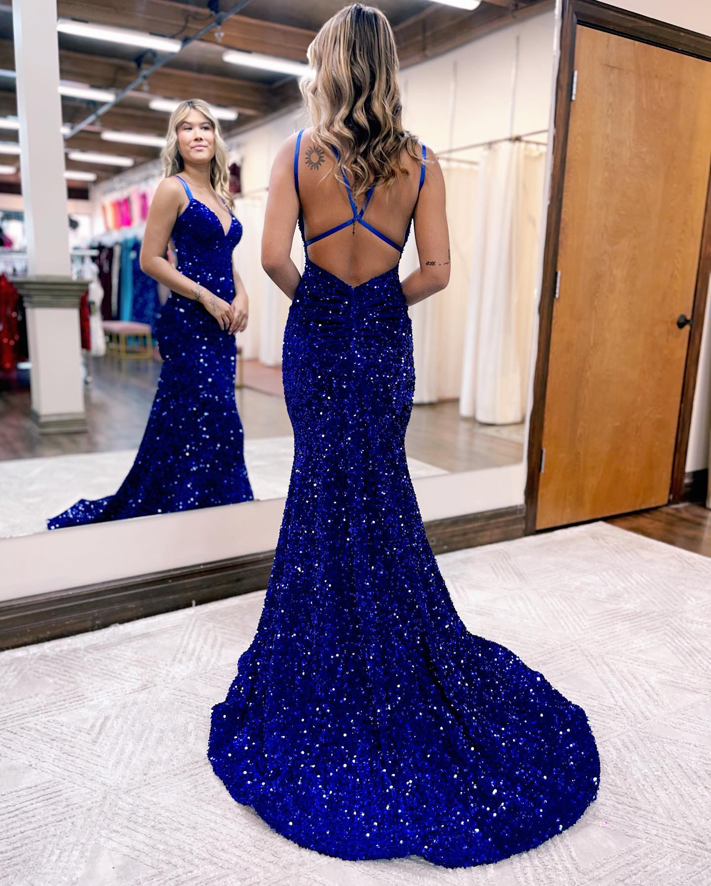 Gorgeous Mermaid V-Neck Court Train Sequined Prom Dress