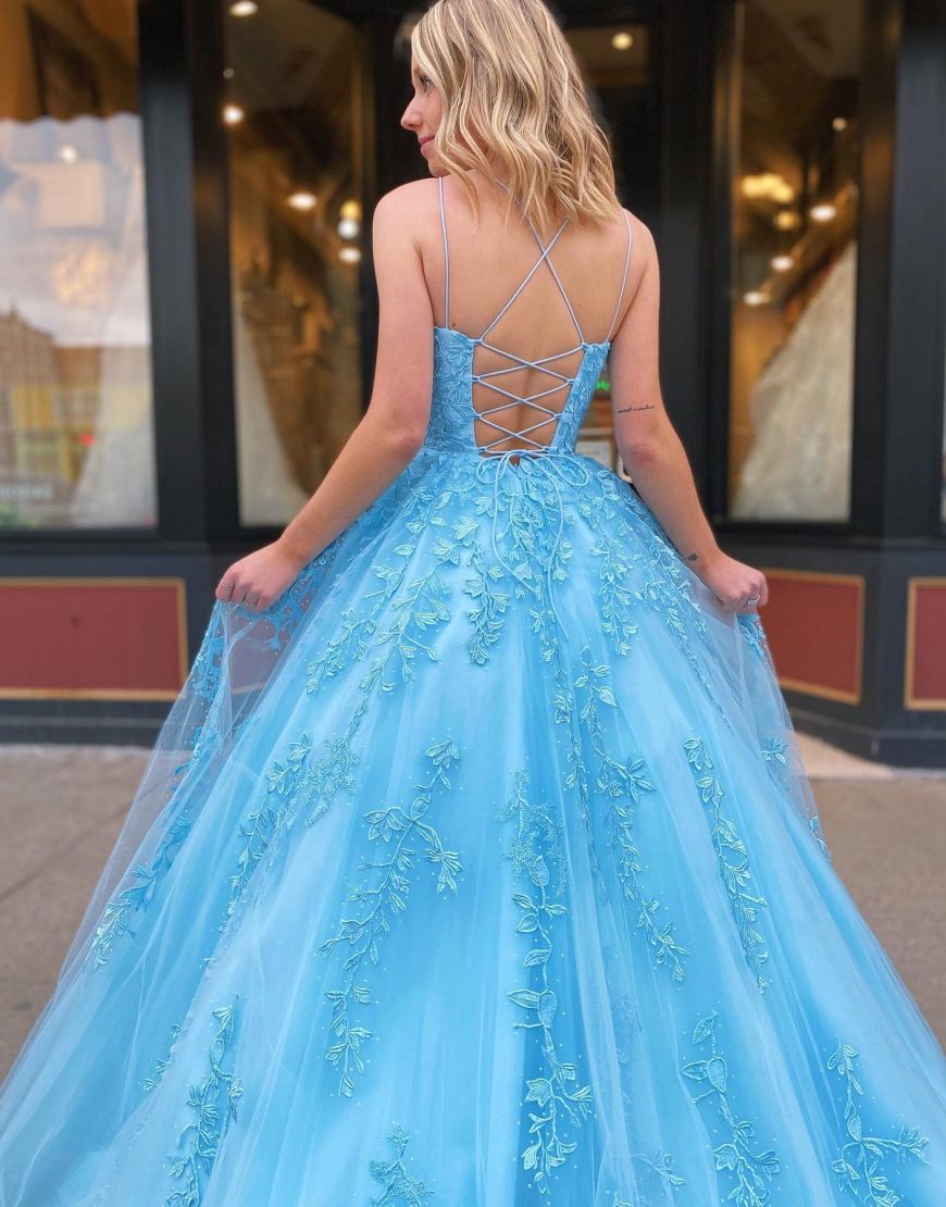 Romantic A-Line Corset Back Prom Dress With Appliques