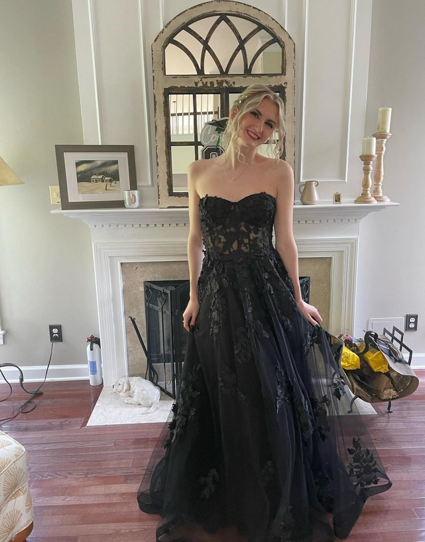 Romantic A-Line Strapless Prom Dress With Appliques