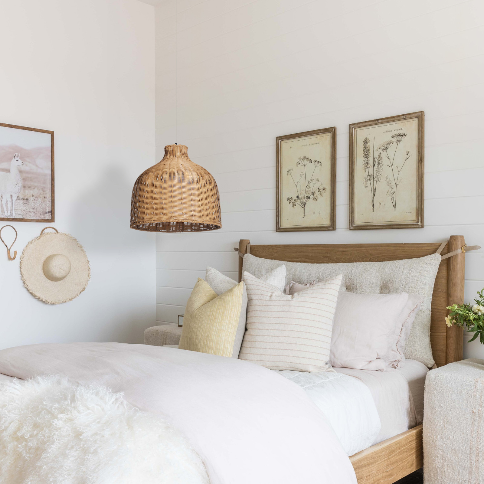 Japanese Style Outdoor Waterproof Rattan Pendant Light Garden Terrace Chandelier