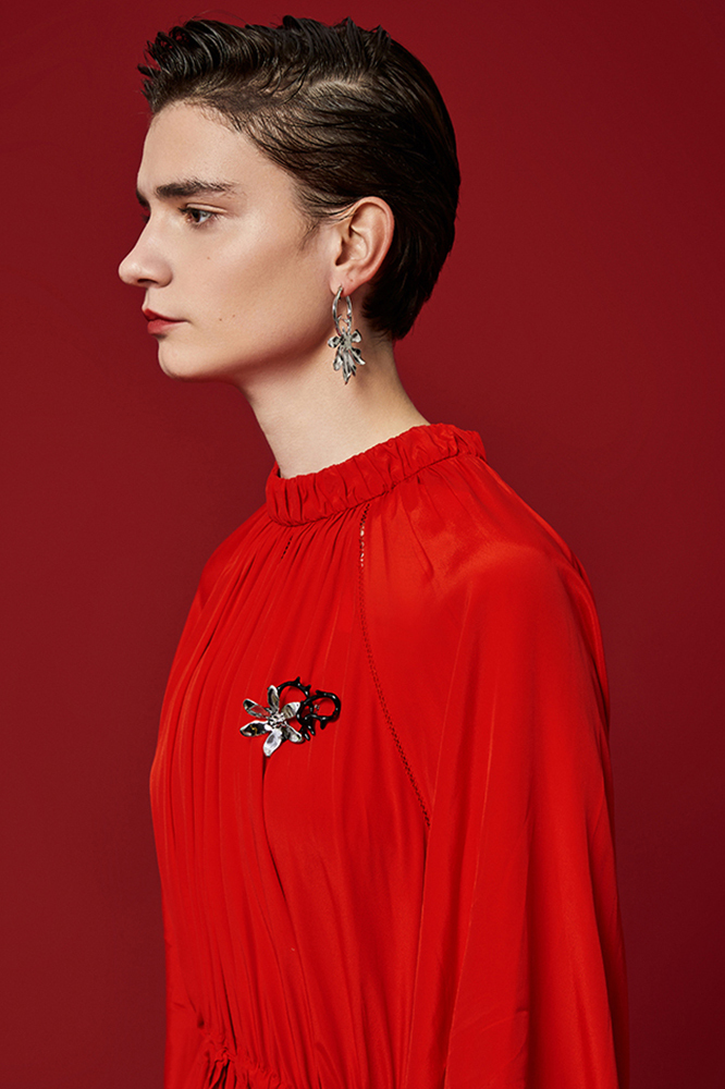 Thorn And Flower Collection Six Petals Connect With Thorn Brooch