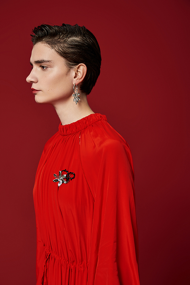 Thorn And Flower Collection Six Petals Connect With Thorn Brooch