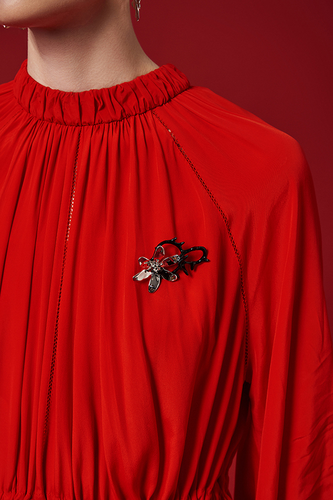 Thorn And Flower Collection Six Petals Connect With Thorn Brooch