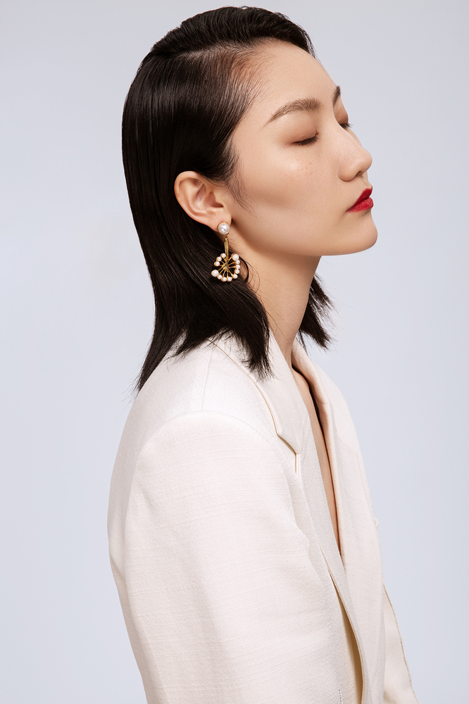 Dandelion Collection Single Flower With Thirteen Pearls Earrings