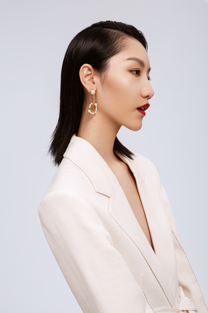 Dandelion Collection Single Flower With Thirteen Pearls Earrings