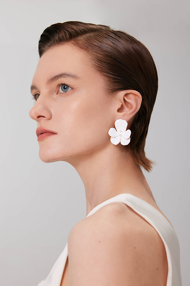 Pansy Collection Flower Shape White Earrings With Pearl