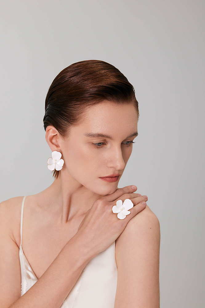 Pansy Collection Flower Shape White Earrings With Pearl