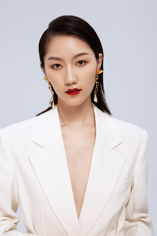 Cosmos Collection With Folding Flower Single Curve Earrings
