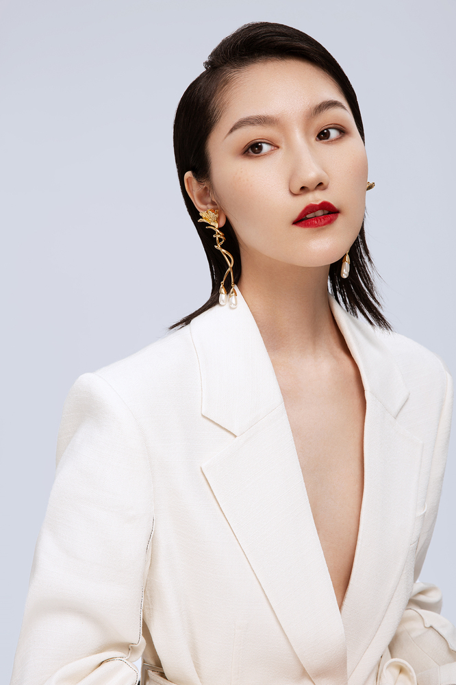 Cosmos Collection With Folding Flower Single Curve Earrings