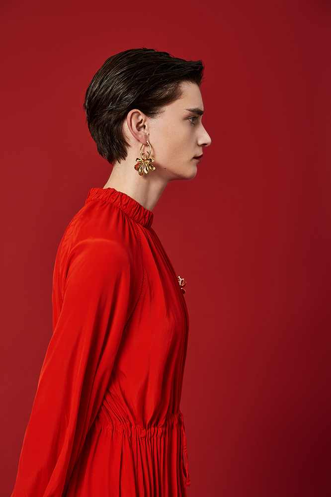 Six Petals Connect With Thorn Golden Earrings