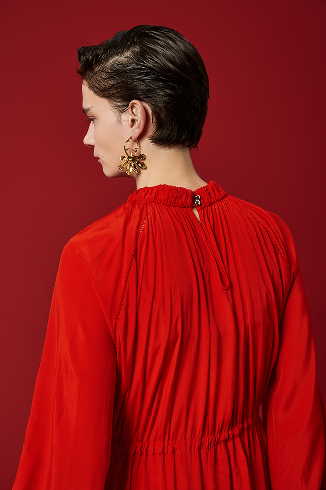Six Petals Connect With Thorn Golden Earrings