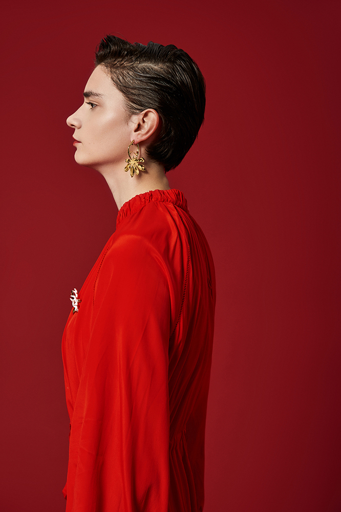 Six Petals Connect With Thorn Golden Earrings