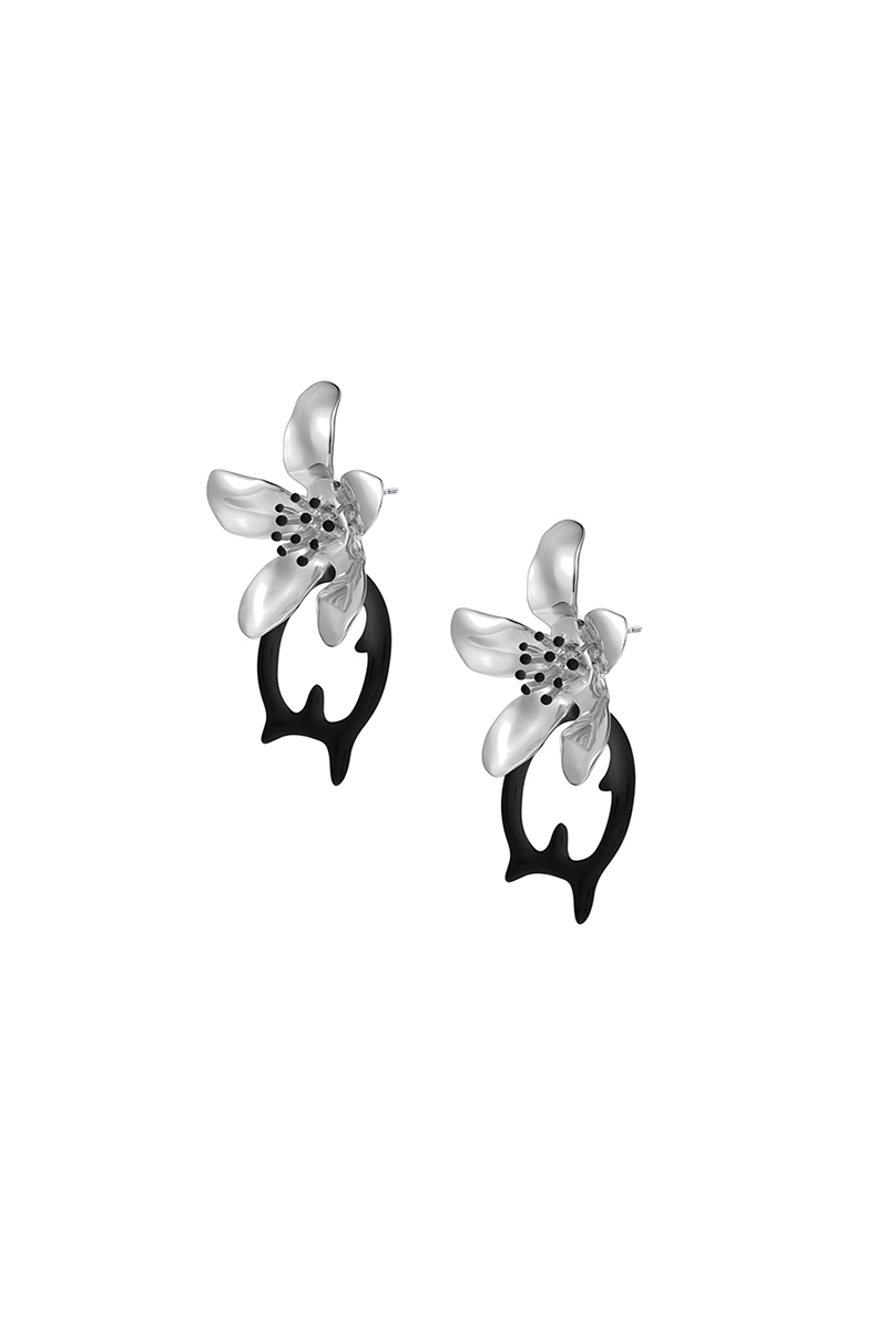 Five Petals Connect With Thorn Earrings