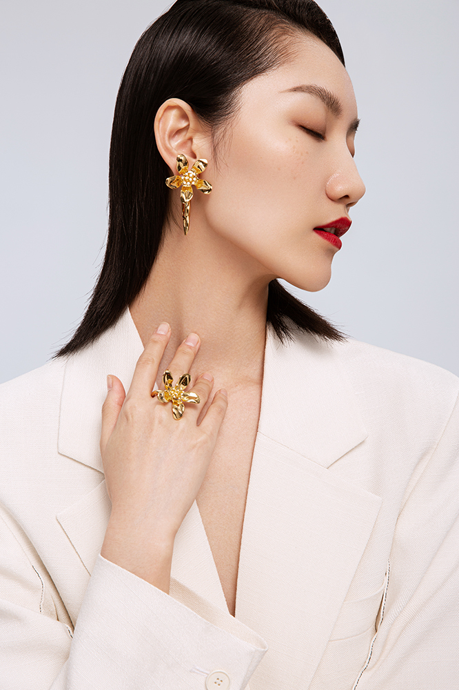 Five Petals Connect With Thorn Detachable Golden Earrings