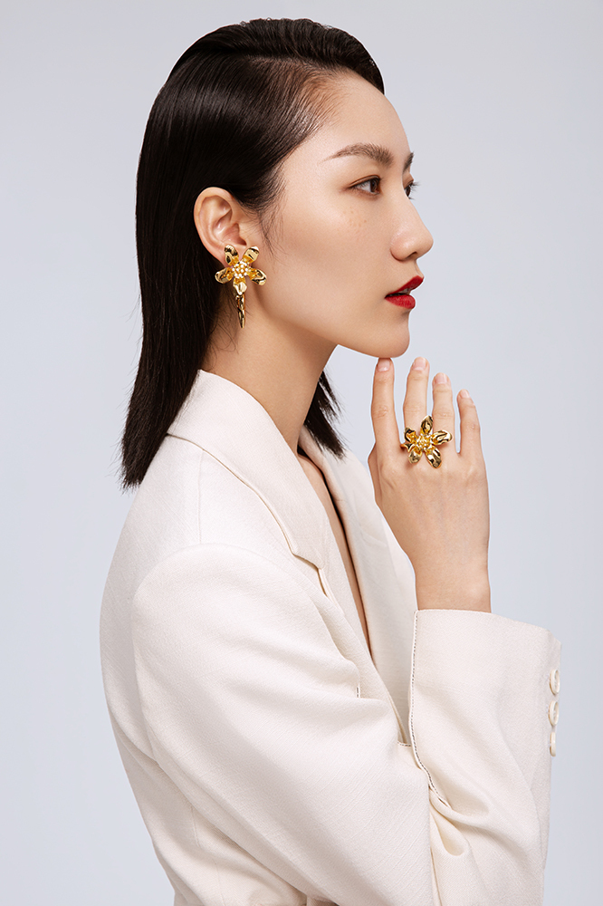 Five Petals Connect With Thorn Detachable Golden Earrings