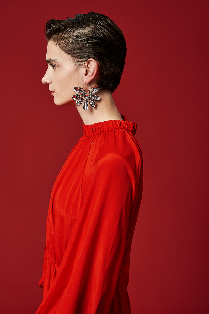 Seven Petals Connect With Thorn Earrings