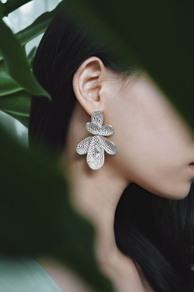 Petals Collection
Large Petal Earrings Full Of Diamonds