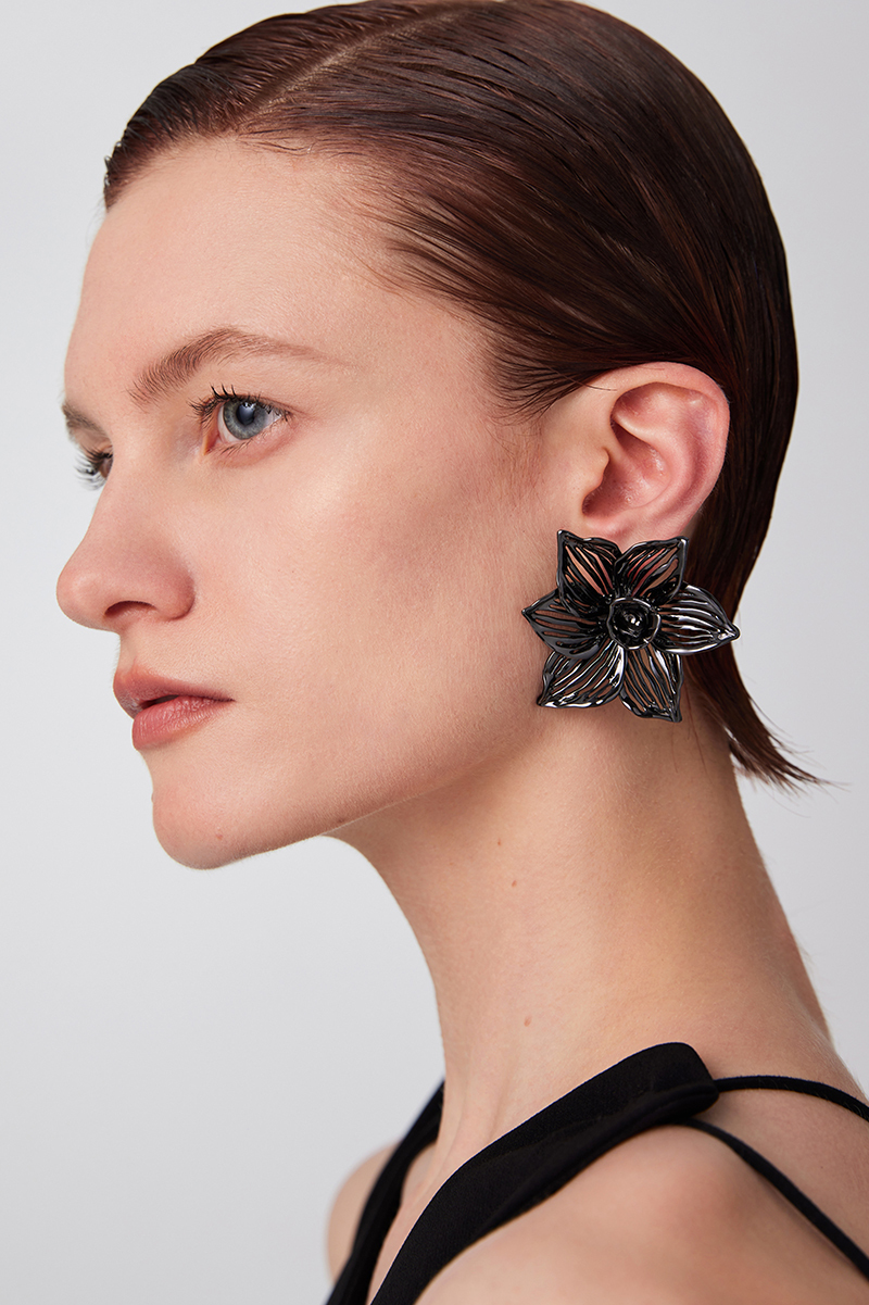 Narcissus Collection Black Flower Earrings