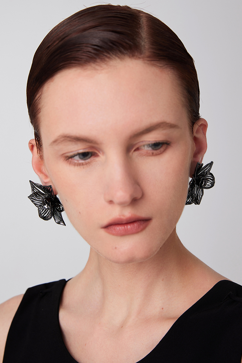 Narcissus Collection Black Flower Earrings