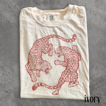 Vintage Leopard Fighting Graphic T-shirt