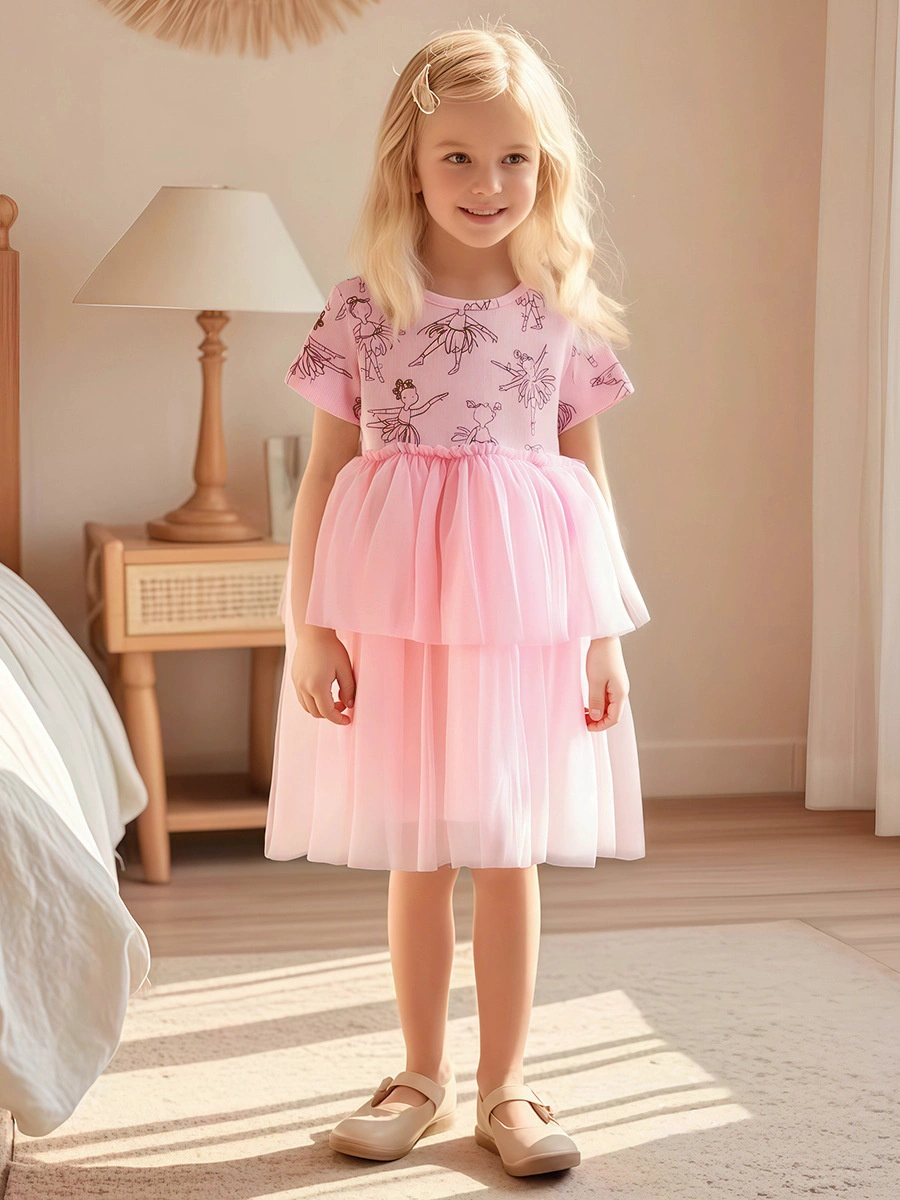 Little Maven Toddler girl wearing character print princess dress
