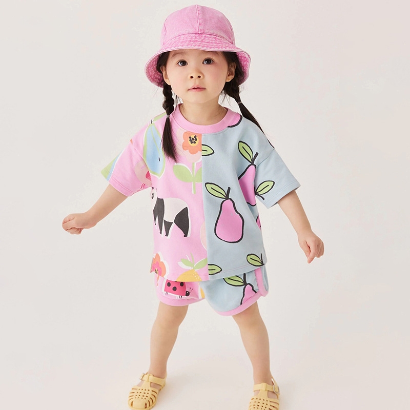 Little Maven Toddler girl wearing cartoon print T-shirt and shorts