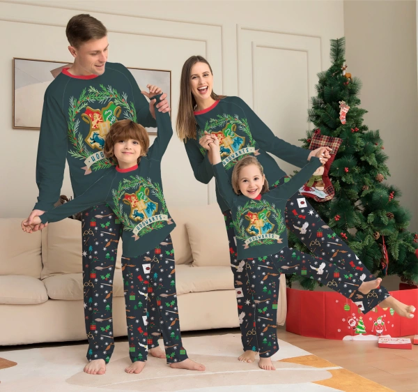 Christmas family pajamas set in casual cartoon pattern