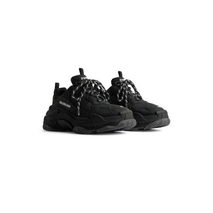 WOMEN'S TRIPLE S SNEAKER IN BLACK