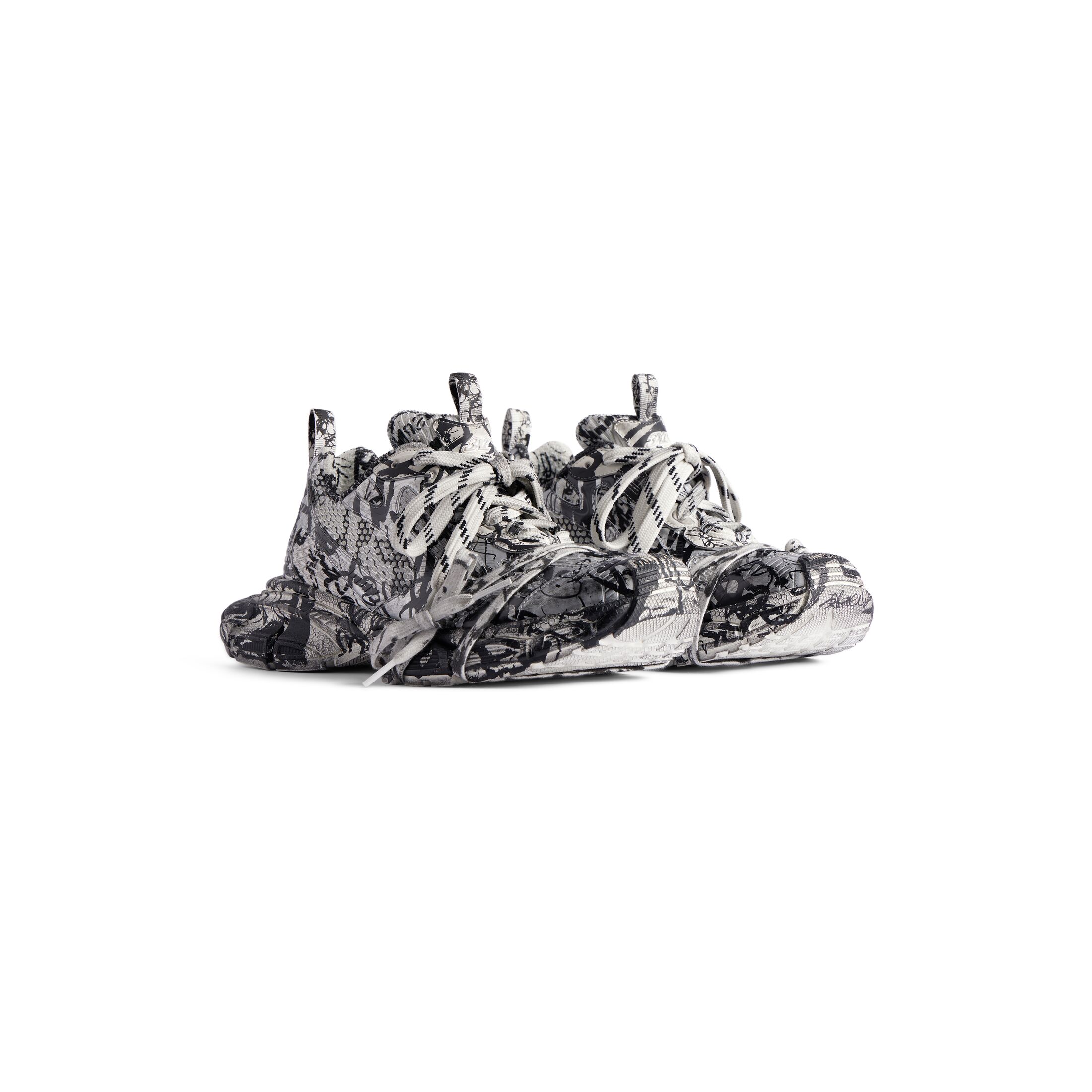 WOMEN'S 3XL EXTREME GRAFFITI SNEAKER IN WHITE/BLACK