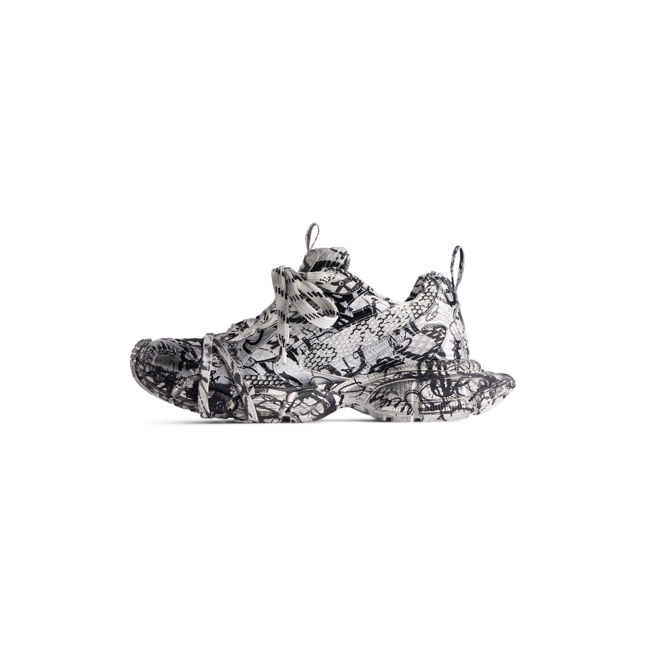 WOMEN'S 3XL EXTREME GRAFFITI SNEAKER IN WHITE/BLACK