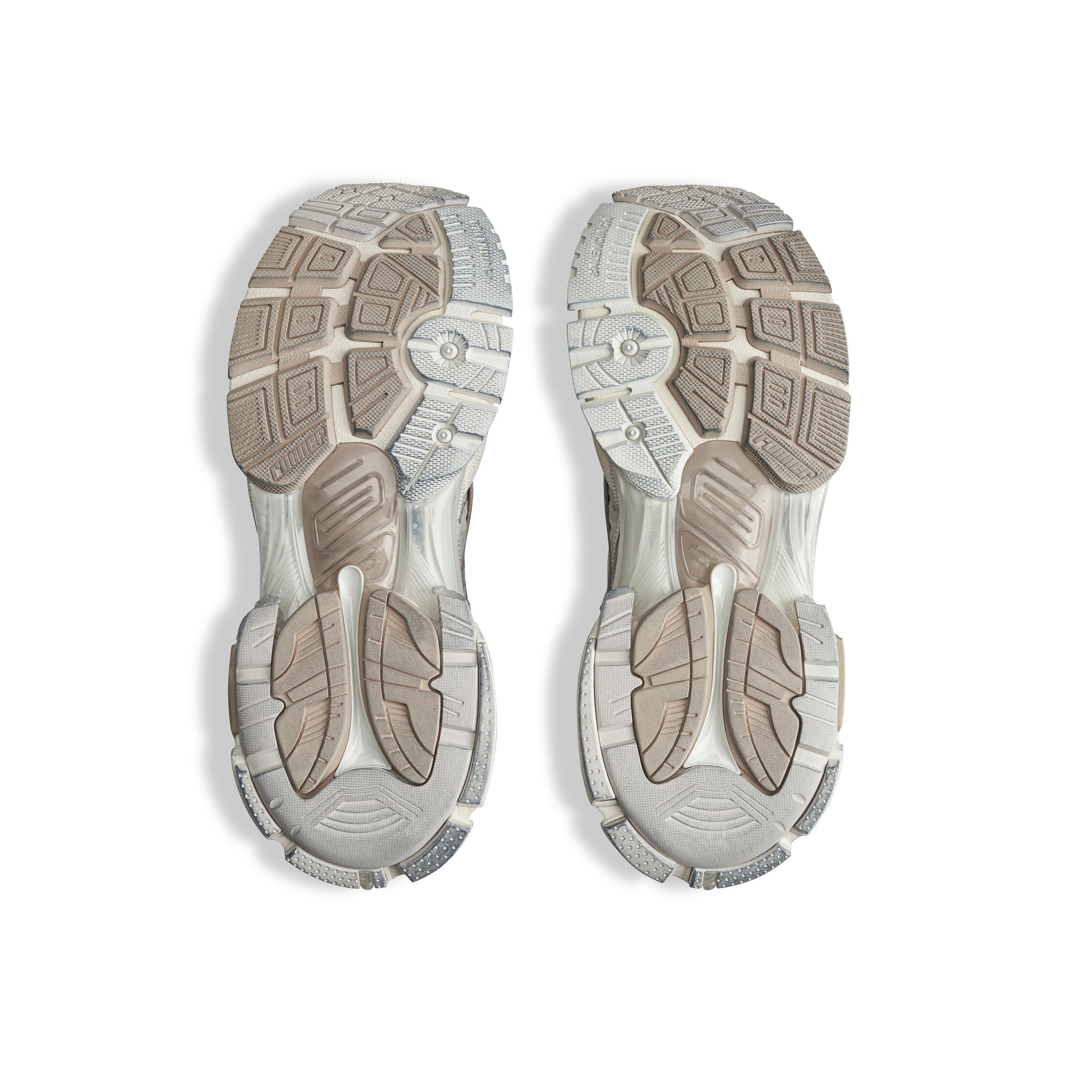 WOMEN'S RUNNER SNEAKER IN BEIGE