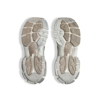 WOMEN'S RUNNER SNEAKER IN BEIGE