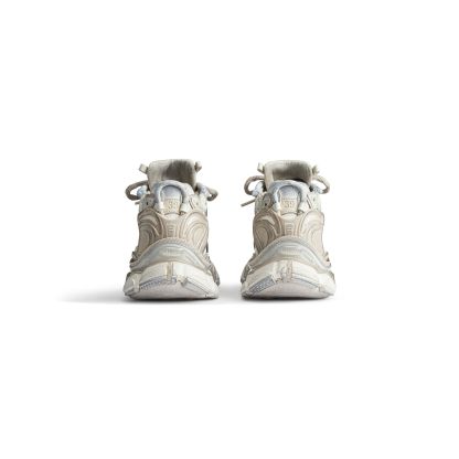 WOMEN'S RUNNER SNEAKER IN BEIGE