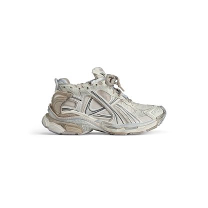 WOMEN'S RUNNER SNEAKER IN BEIGE