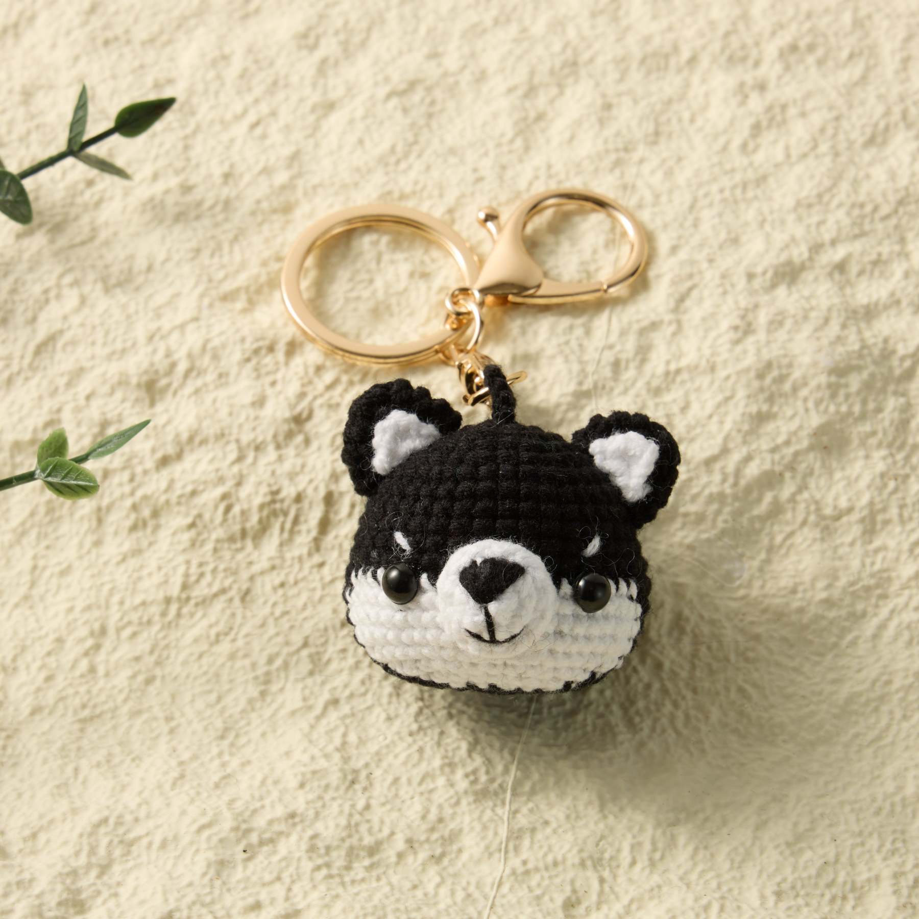 Hand-Knitted Husky Dog Keychain for a Wildly Stylish Touch