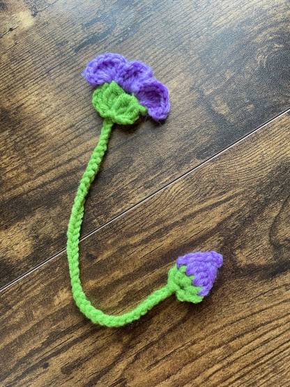 Crochet Flower and Bud Bookmark Pattern