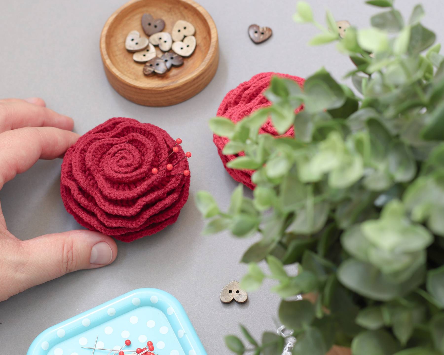 Crochet flowers pattern - Amigurumi Jellyfish Rose - crochet keychain pattern