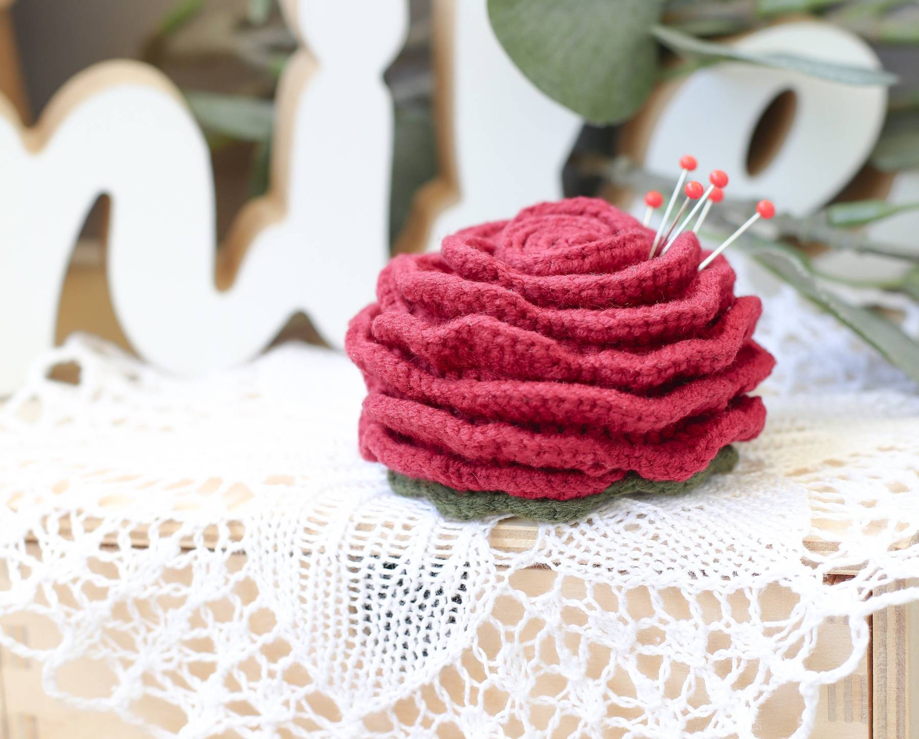 Crochet flowers pattern - Amigurumi Jellyfish Rose - crochet keychain pattern