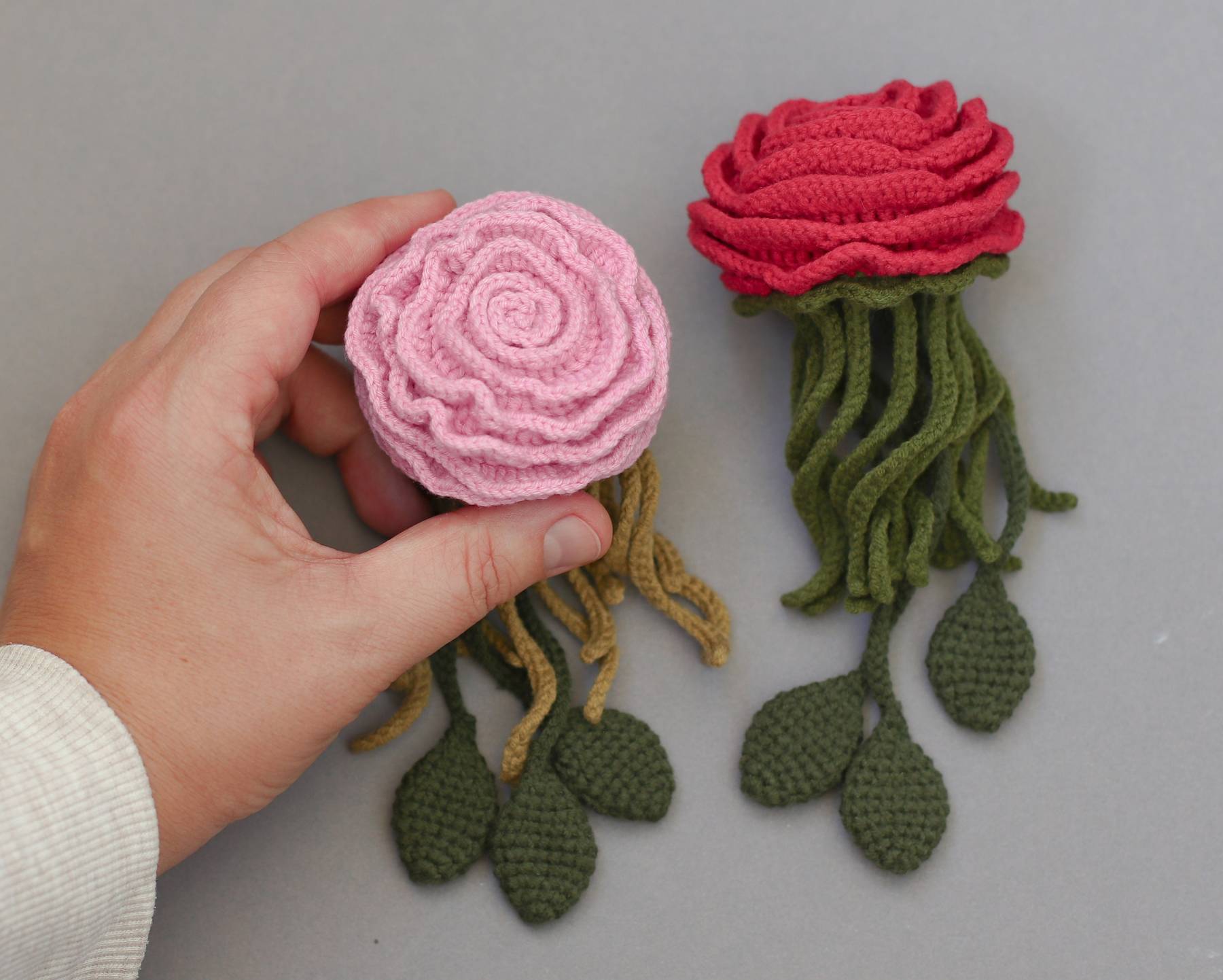 Crochet flowers pattern - Amigurumi Jellyfish Rose - crochet keychain pattern